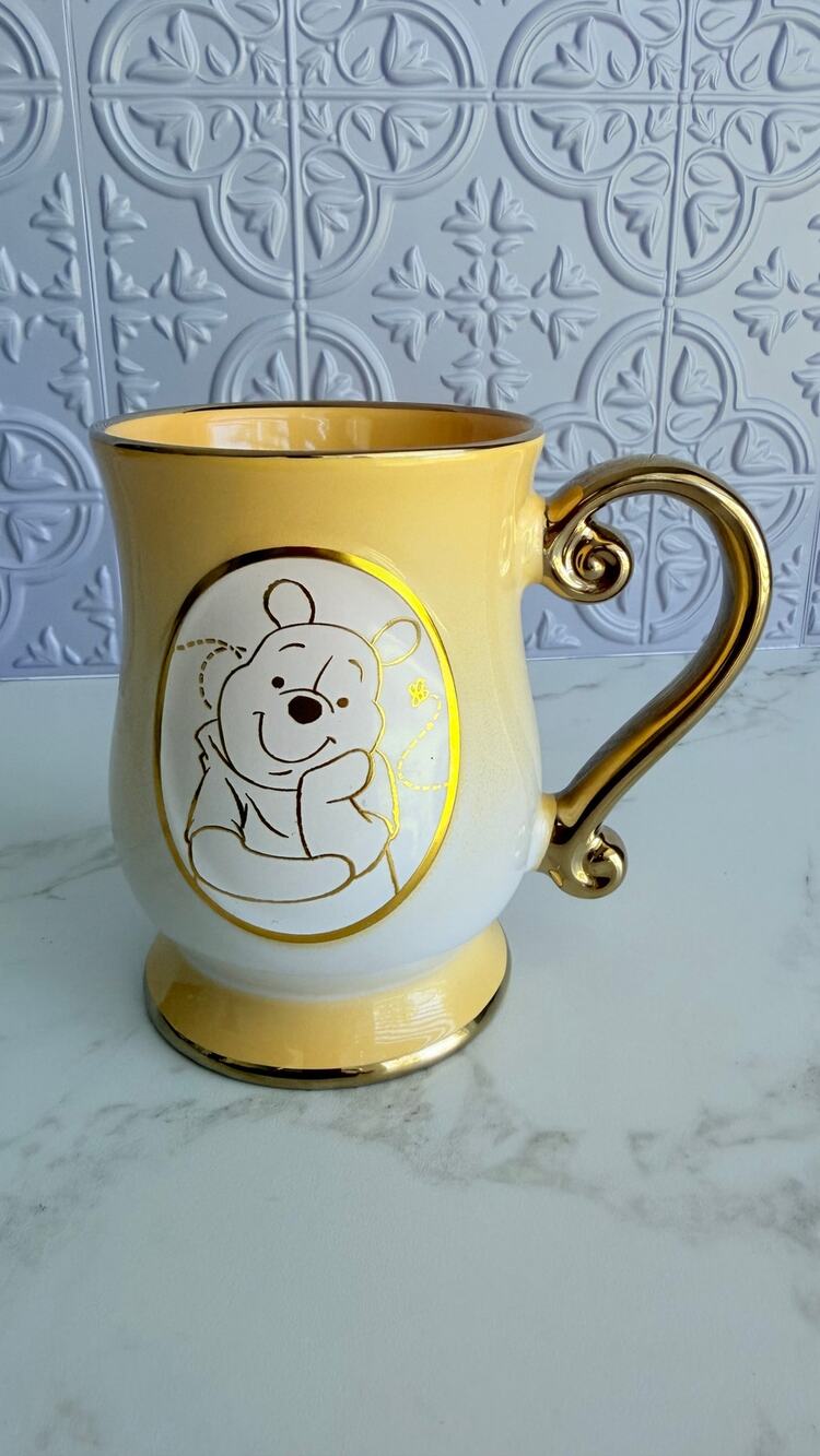 Silver Buffalo Disney Winnie the Pooh Gold Foil Footed Ceramic Mug 17.5 oz NEW